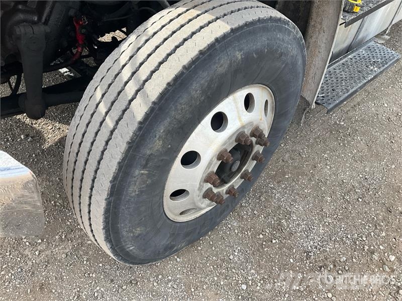 Freightliner M2 106 6x4 Van Truck Sanduk kamioni