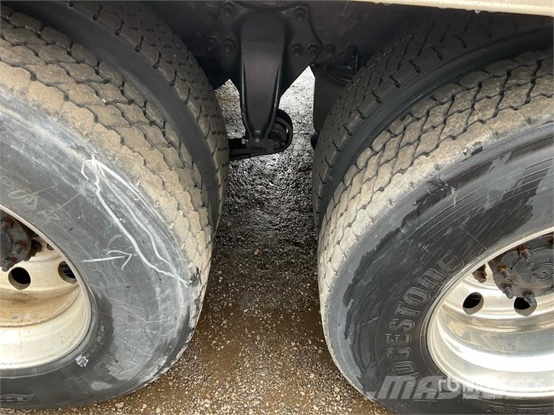 Freightliner M2 106 6x4 Van Truck Box trucks