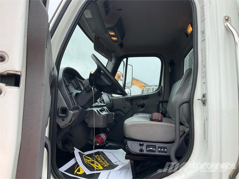 Freightliner M2 106 6x4 Van Truck Box trucks