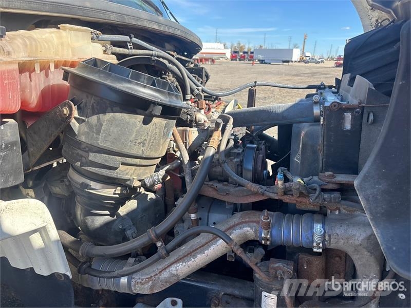 Freightliner M2 106 6x4 Van Truck Dobozos teherautók
