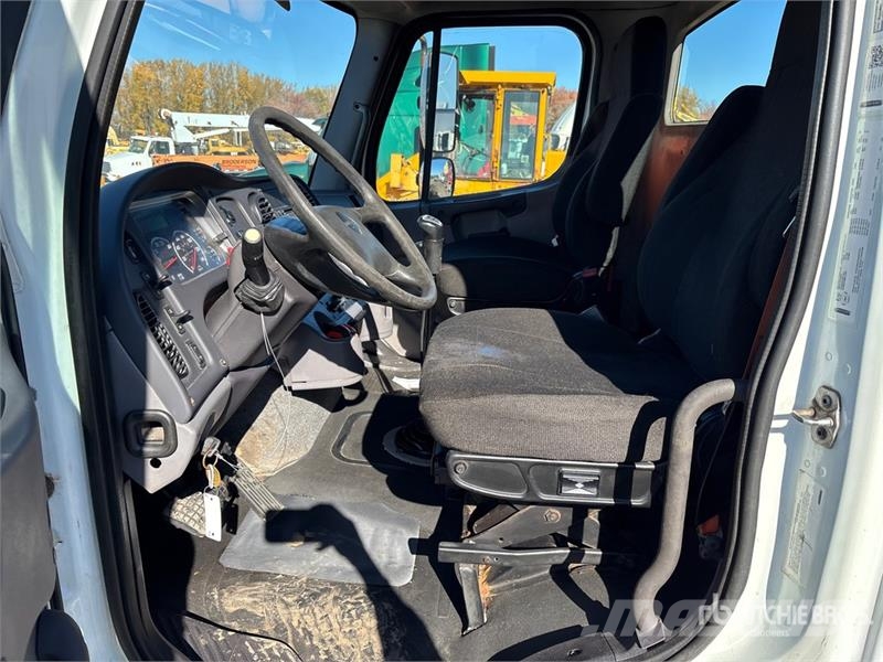 Freightliner M2 112 Kabine i unutrašnjost