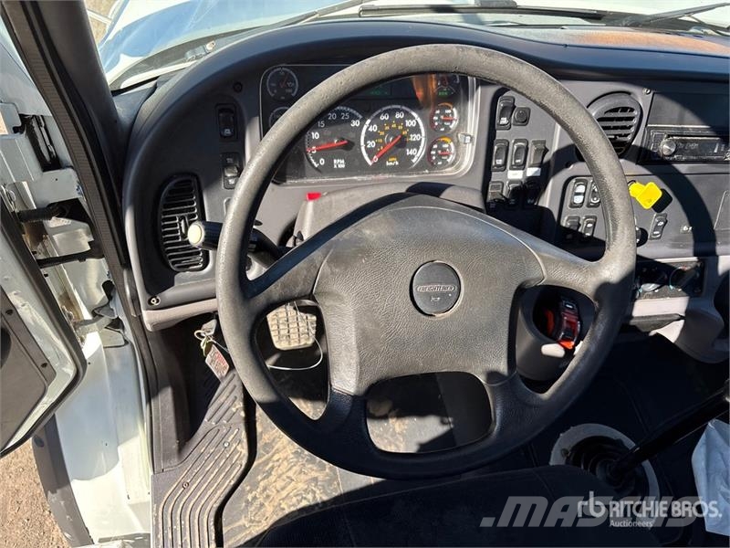 Freightliner M2 112 Kabine i unutrašnjost