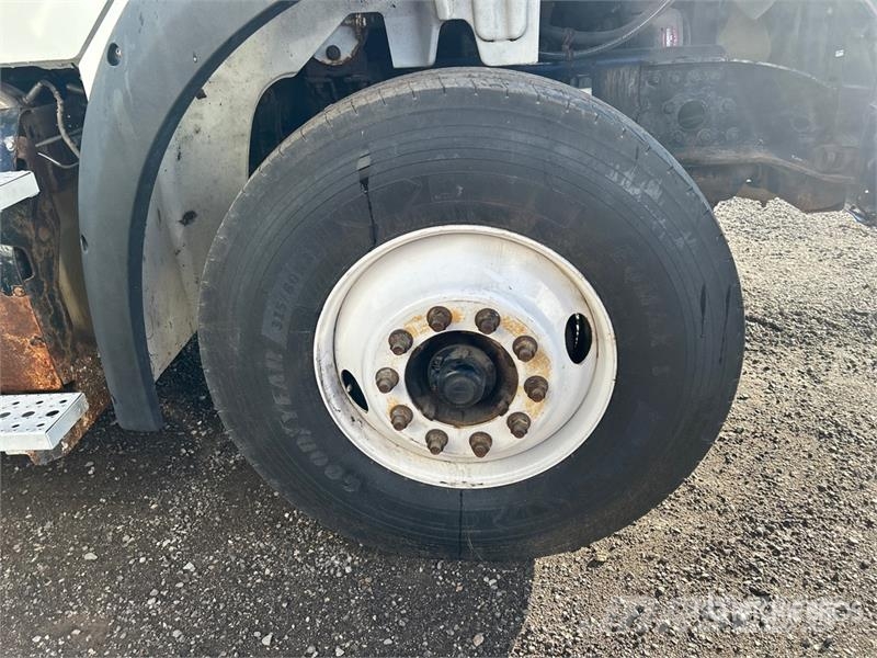 Freightliner M2 112 Тентованные грузовики