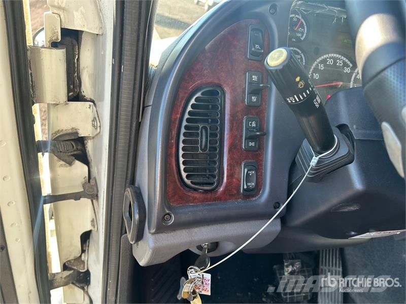 Freightliner M2 112 Lastbil - Gardin