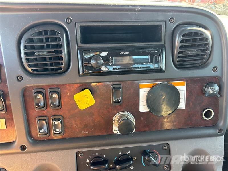 Freightliner M2 112 Скиповые погрузчики