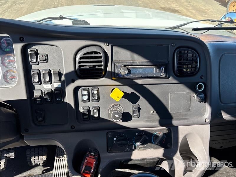 Freightliner M2 112 Kabine i unutrašnjost