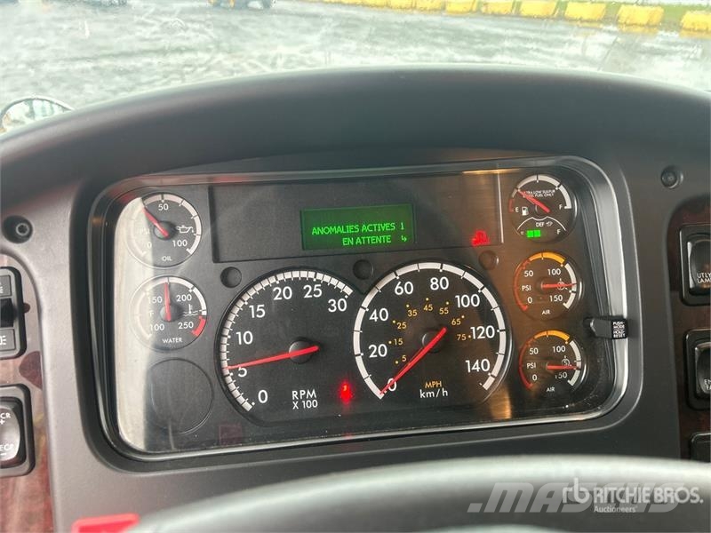 Freightliner M2 112 Camiões de caixa fechada