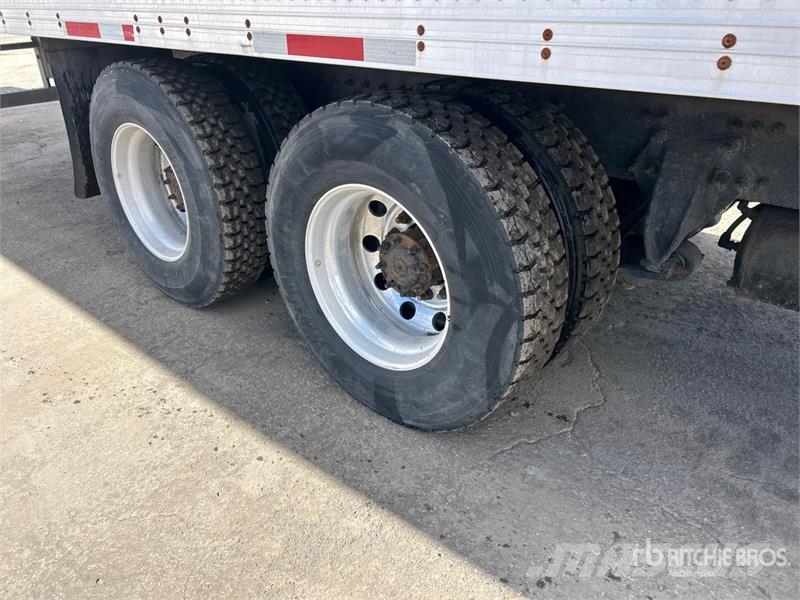 Freightliner M2 112 Tovornjaki zabojniki
