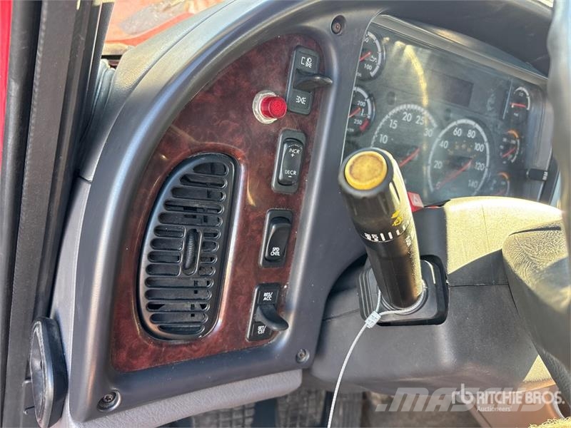 Freightliner M2 112 Скиповые погрузчики