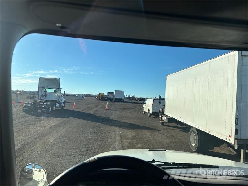 Freightliner M2 112 Тентованные грузовики