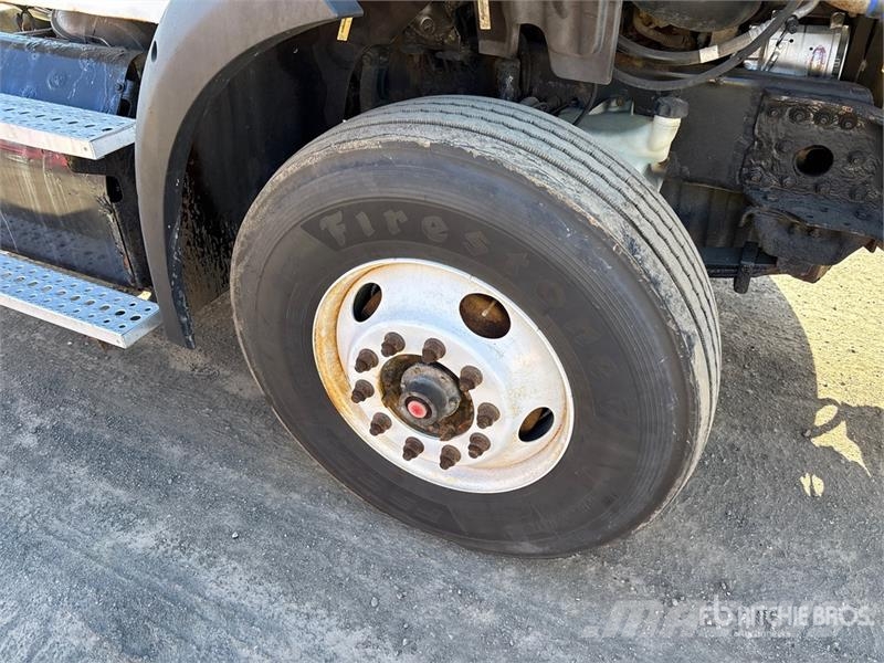 Freightliner M2 112 Kabine i unutrašnjost