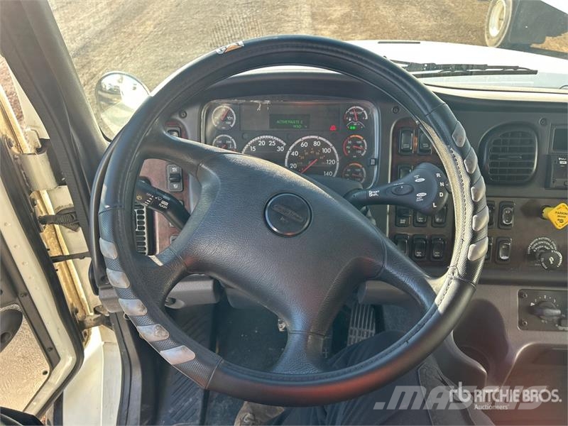 Freightliner M2 112 Lastbil - Gardin