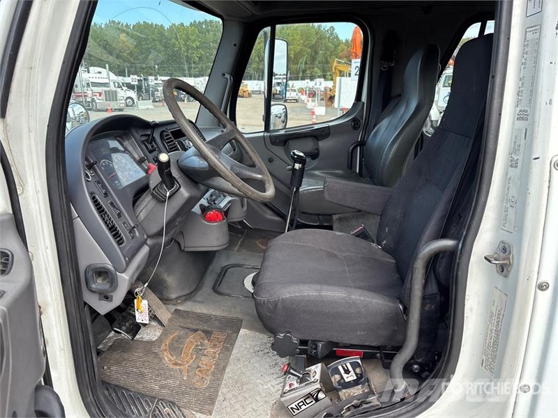 Freightliner M2 112 レッカー車