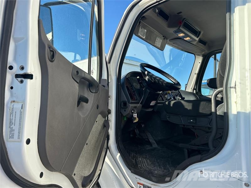 Freightliner M2 112 Lastbil - Gardin