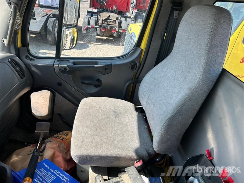 Freightliner M2 112 Kabīnes un interjers