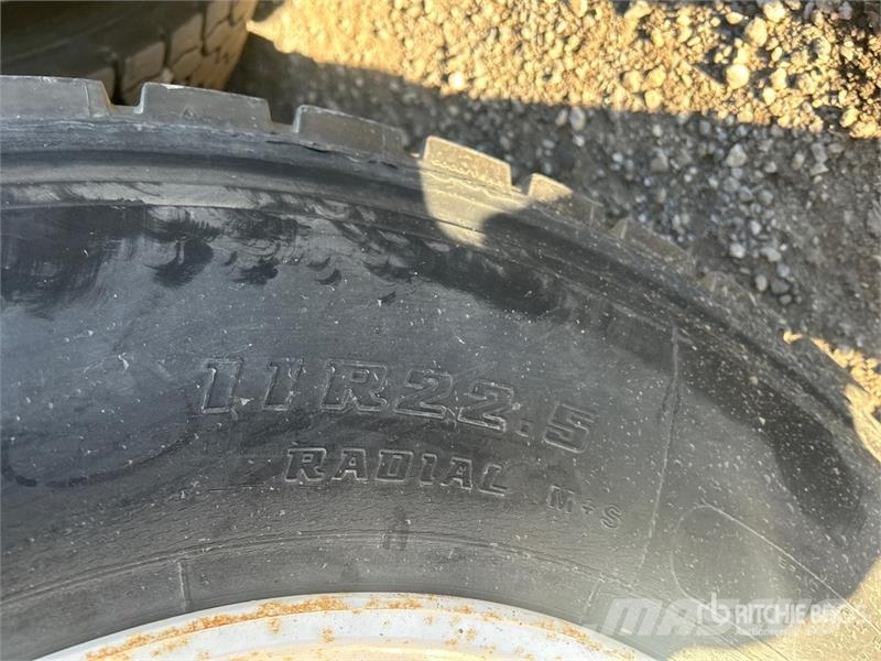 Freightliner M2 112 Тентованные грузовики