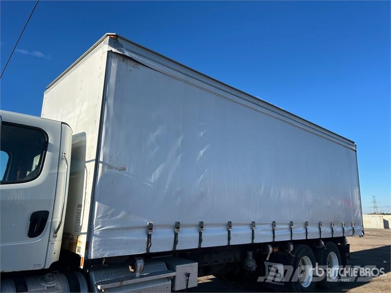 Freightliner M2 112 Тентованные грузовики