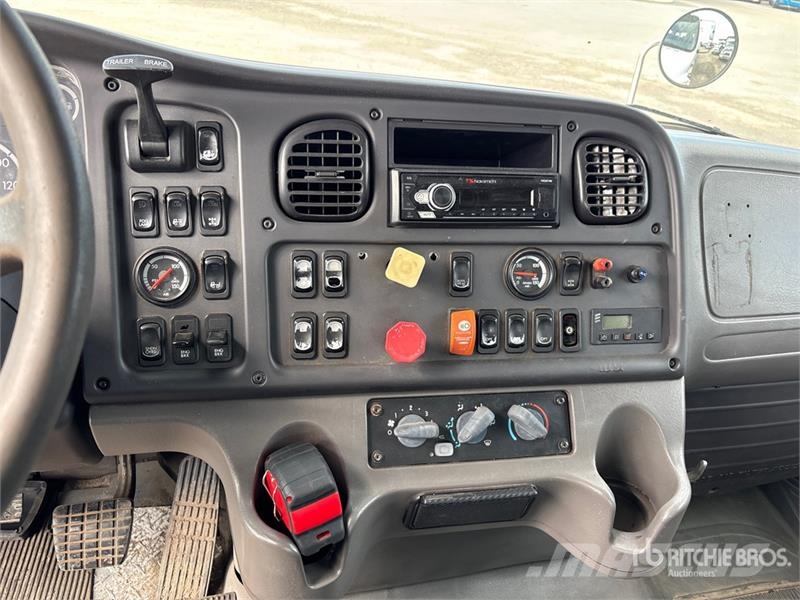 Freightliner M2 112 レッカー車