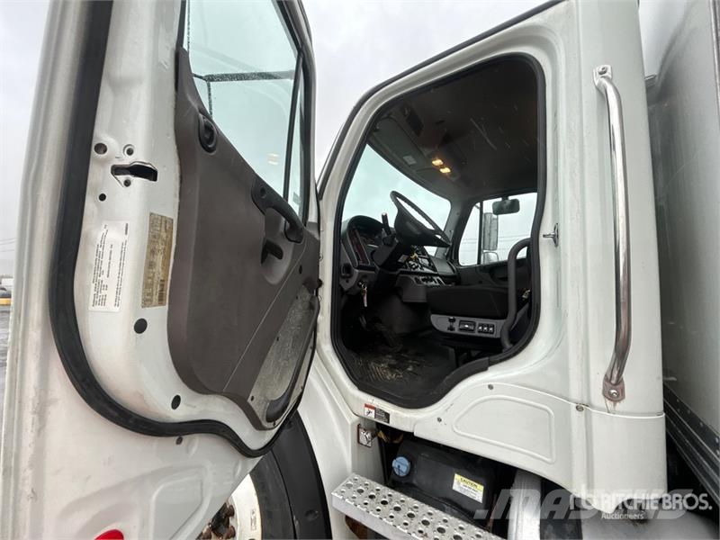 Freightliner M2 112 Camiões de caixa fechada