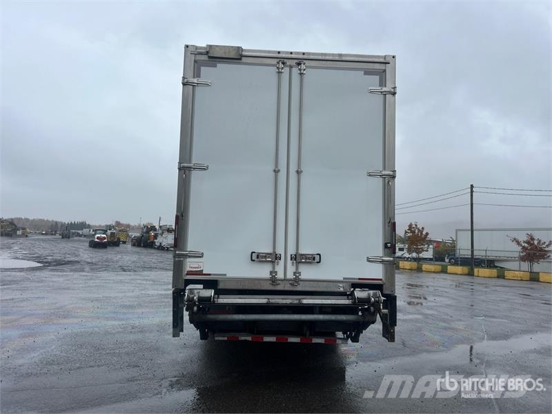 Freightliner M2 112 Camiões de caixa fechada
