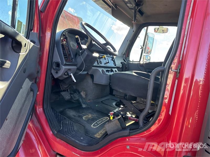 Freightliner M2 112 Скиповые погрузчики