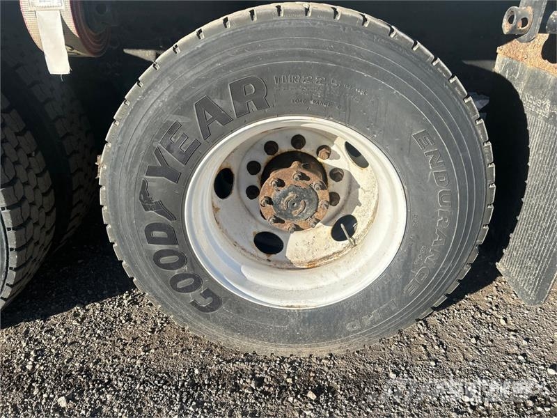 Freightliner M2 112 Тентованные грузовики