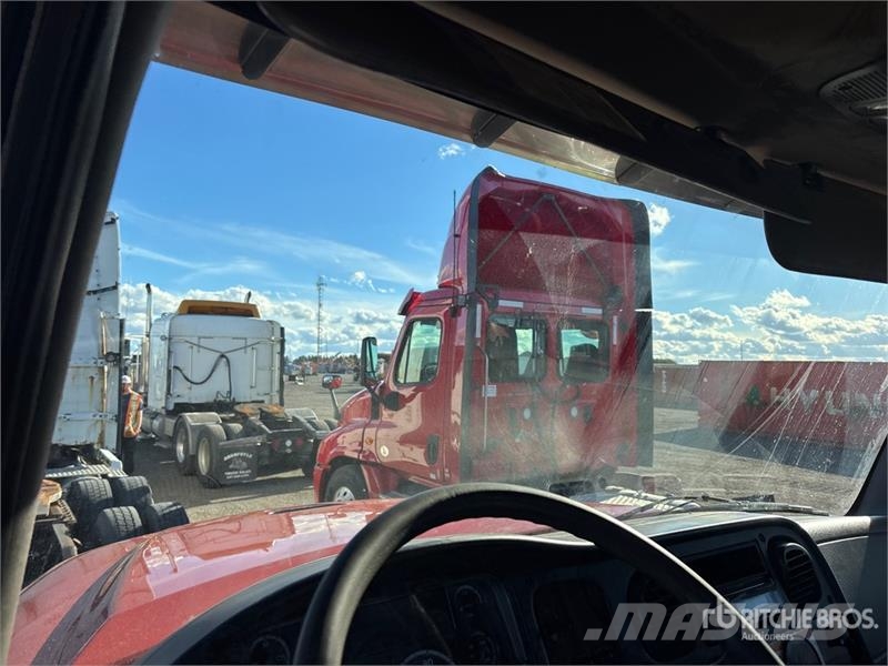 Freightliner M2 112 Скиповые погрузчики