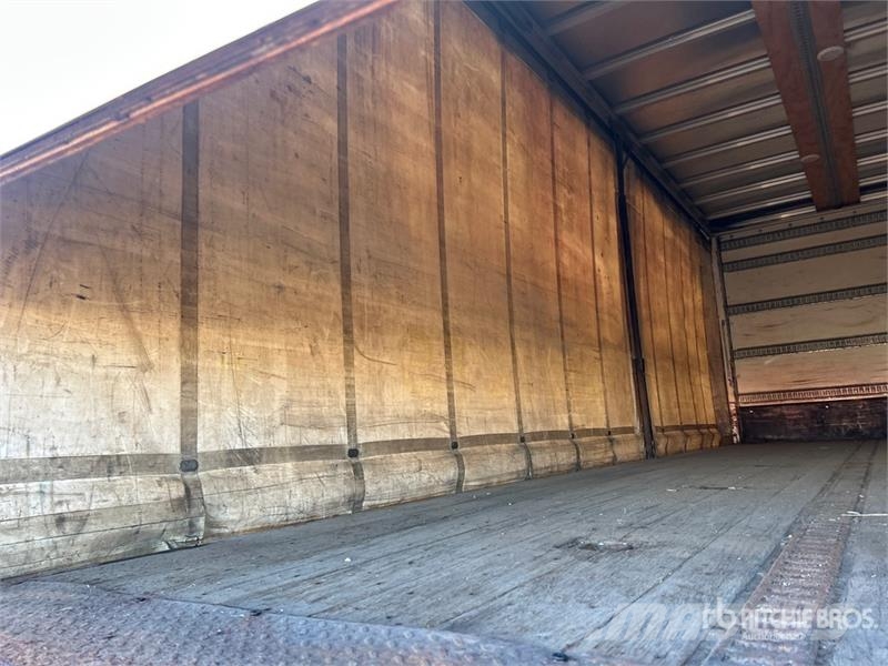 Freightliner M2 112 Тентованные грузовики