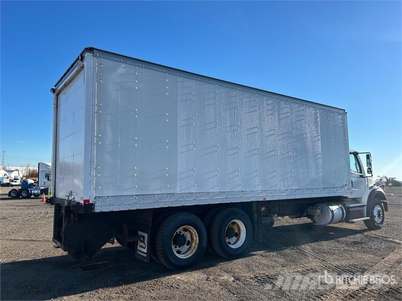 Freightliner M2 112 Тентованные грузовики