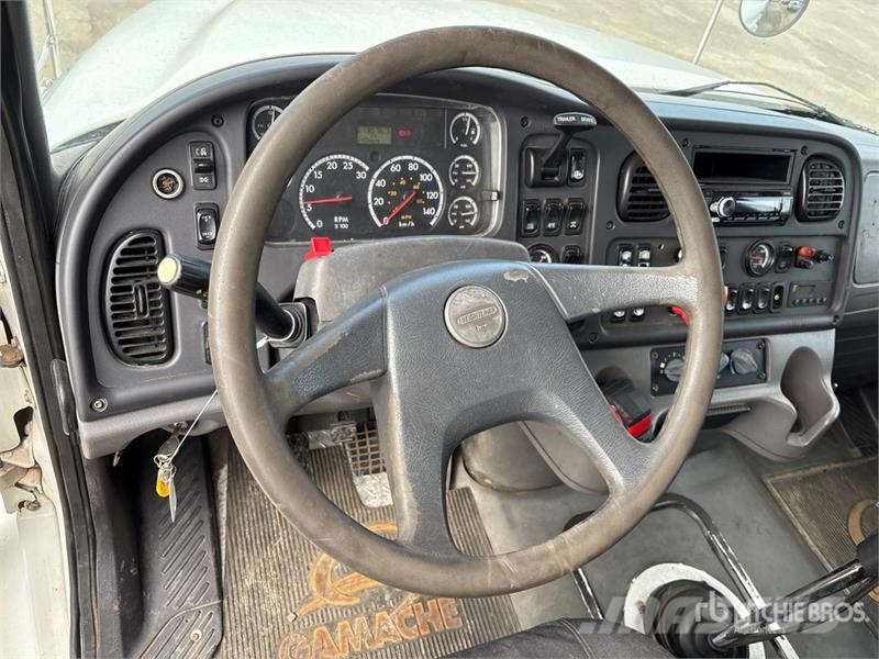 Freightliner M2 112 レッカー車
