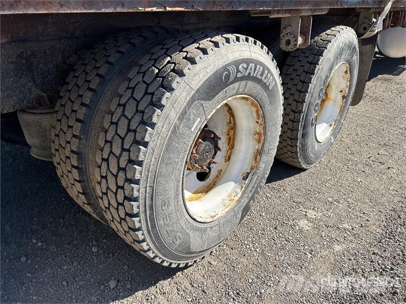 Freightliner M2 112 6x4 Flatbed Truck Pritschenwagen/Pritschenwagen mit Seitenklappe