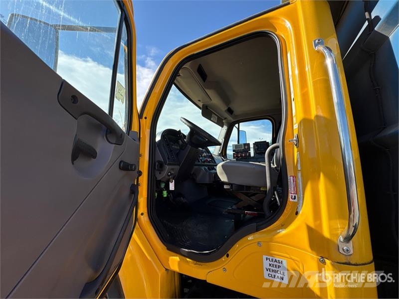 Freightliner M2106 4x2 S/A Dump Truck Lastbiler med tip