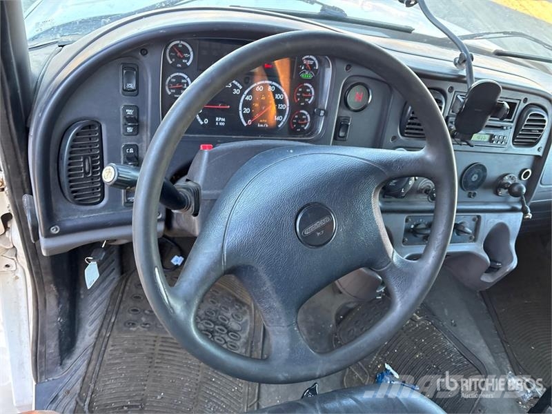 Freightliner M2106 4x2 Van Truck Bakwagens met gesloten opbouw
