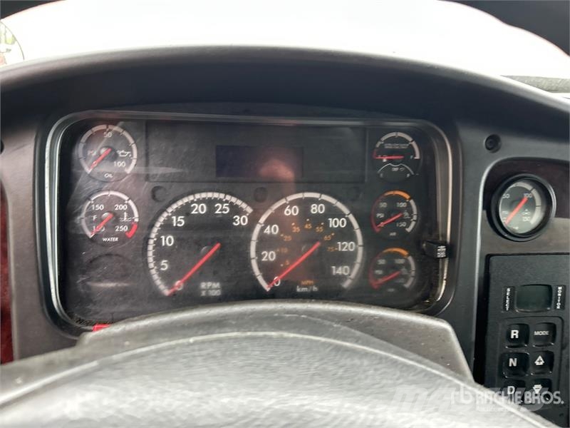 Freightliner M2106 4x2 Van Truck Box body trucks
