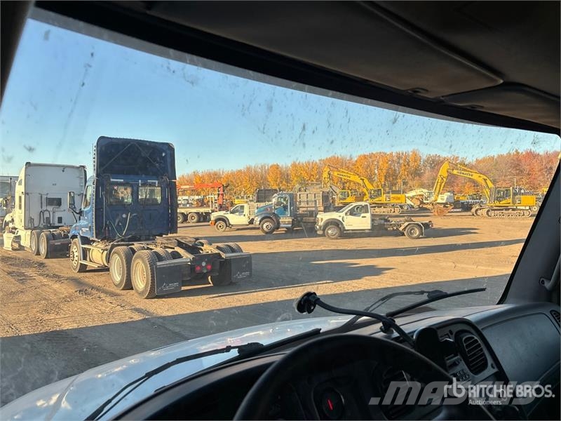 Freightliner M2106 4x2 Van Truck Bakwagens met gesloten opbouw