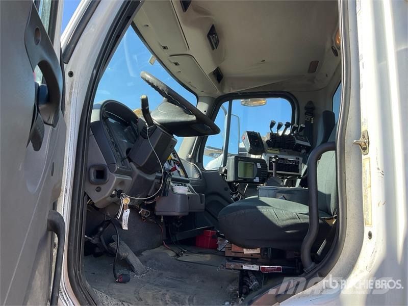 Freightliner M2106 4x2 Snow Plow Truck Общински/универсални превозни средства
