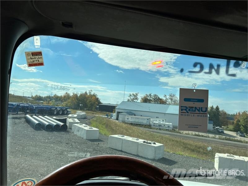 Freightliner M2106 4x2 Van Truck Sunkvežimiai su dengtu kėbulu