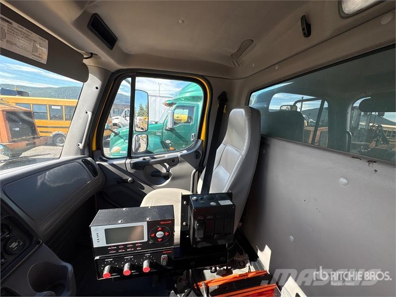 Freightliner M2106 4x2 S/A Dump Truck Lastbiler med tip