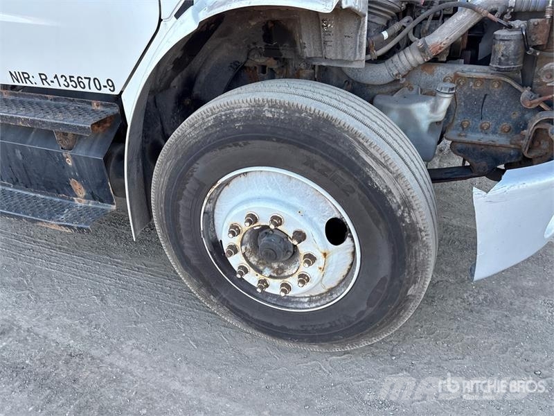 Freightliner M2106 4x2 Van Truck Bakwagens met gesloten opbouw