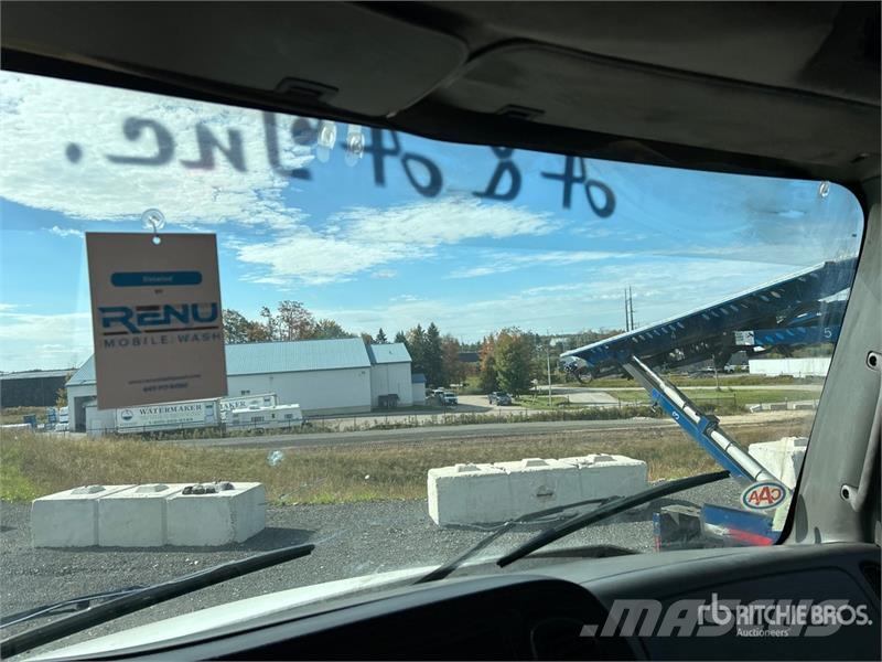 Freightliner M2106 4x2 Van Truck Sunkvežimiai su dengtu kėbulu