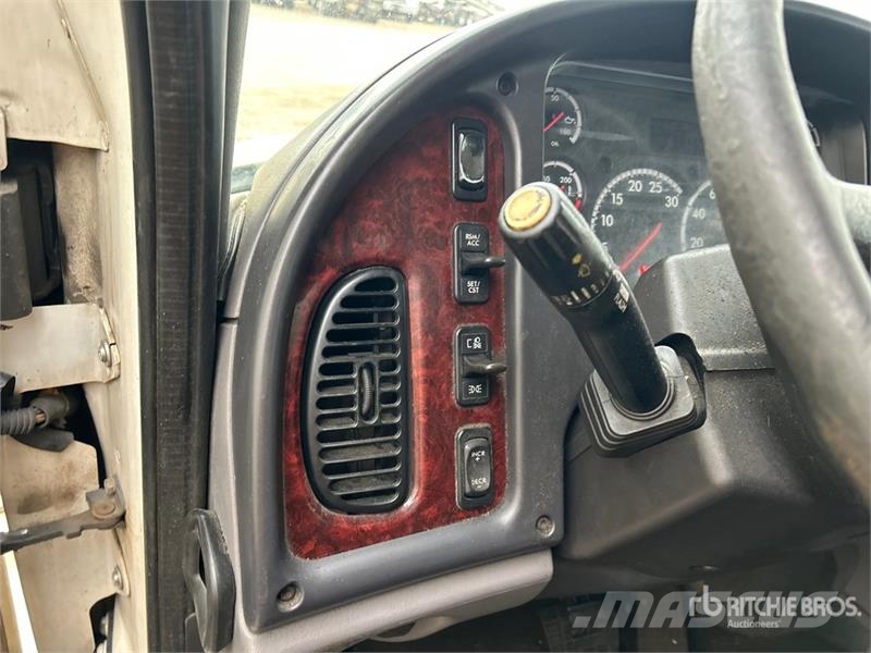 Freightliner M2106 4x2 Van Truck Box body trucks