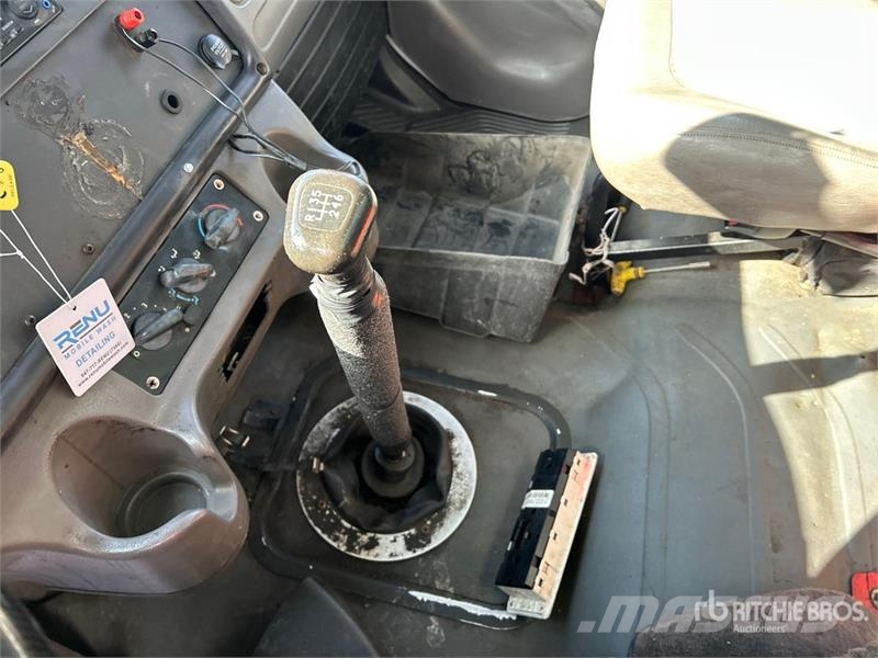 Freightliner M2106 4x2 Van Truck Sunkvežimiai su dengtu kėbulu