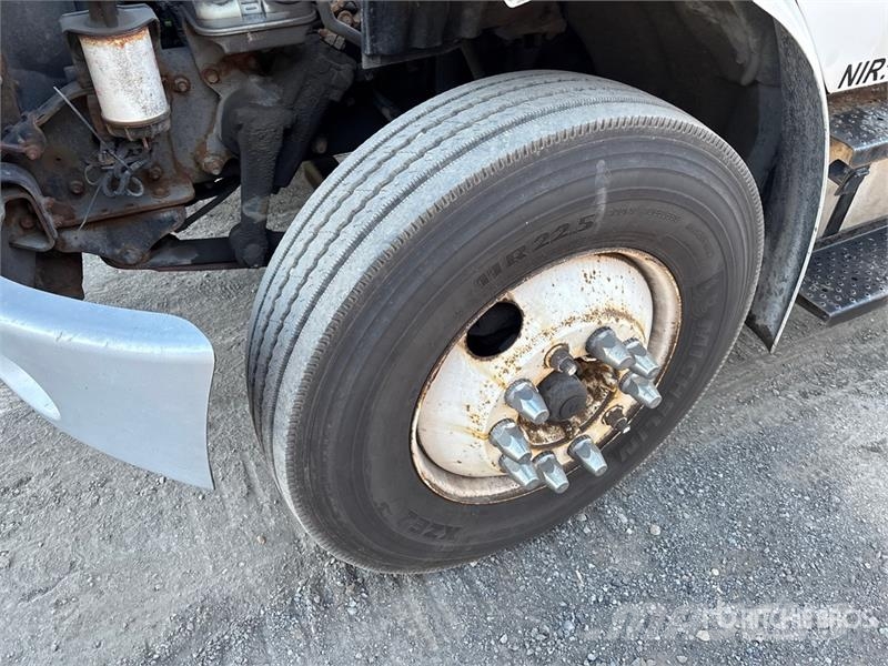 Freightliner M2106 4x2 Van Truck Bakwagens met gesloten opbouw