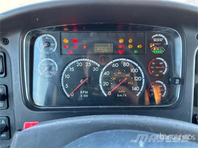 Freightliner M2106 4x2 Van Truck Bakwagens met gesloten opbouw