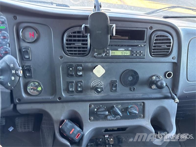 Freightliner M2106 4x2 Van Truck Bakwagens met gesloten opbouw