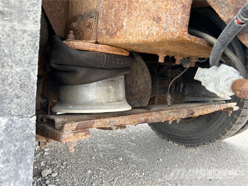 Freightliner M2106 4x4 S/A Dump Truck (Inoperable) Pašizgāzējs