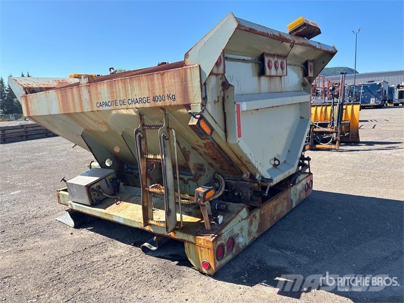 Freightliner M2106 4x4 S/A Dump Truck (Inoperable) Pašizgāzējs