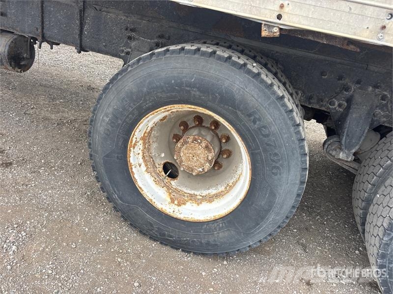 Freightliner M2106 6x4 Van Truck Fast kasse