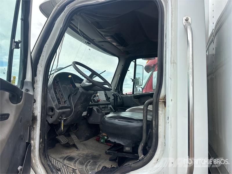 Freightliner M2106 6x4 Van Truck Fast kasse