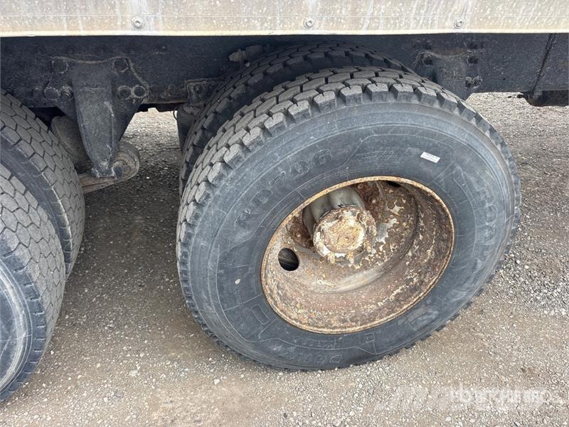 Freightliner M2106 6x4 Van Truck Fast kasse